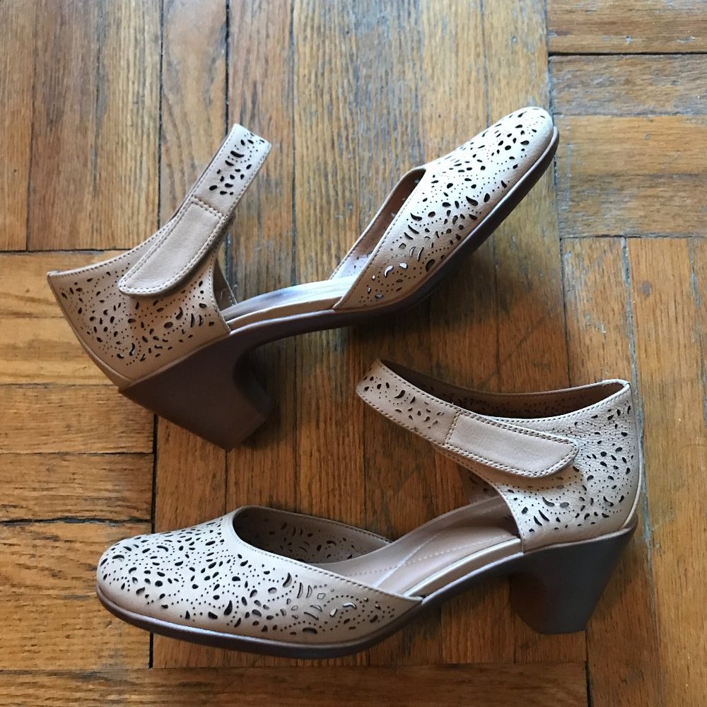 Comfy Cindie Mary Jane Shoes Easy Spirit 9W Beige Used